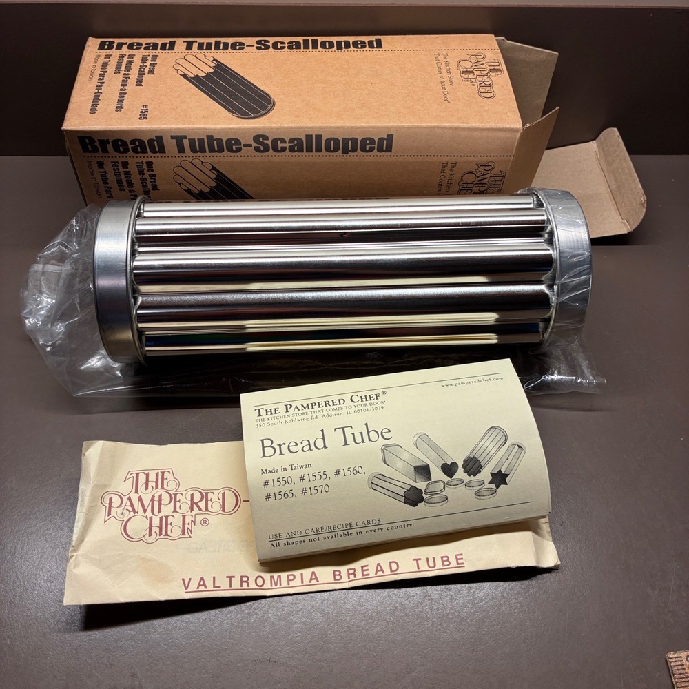 Pampered Chef bread tube scalloped unused in box